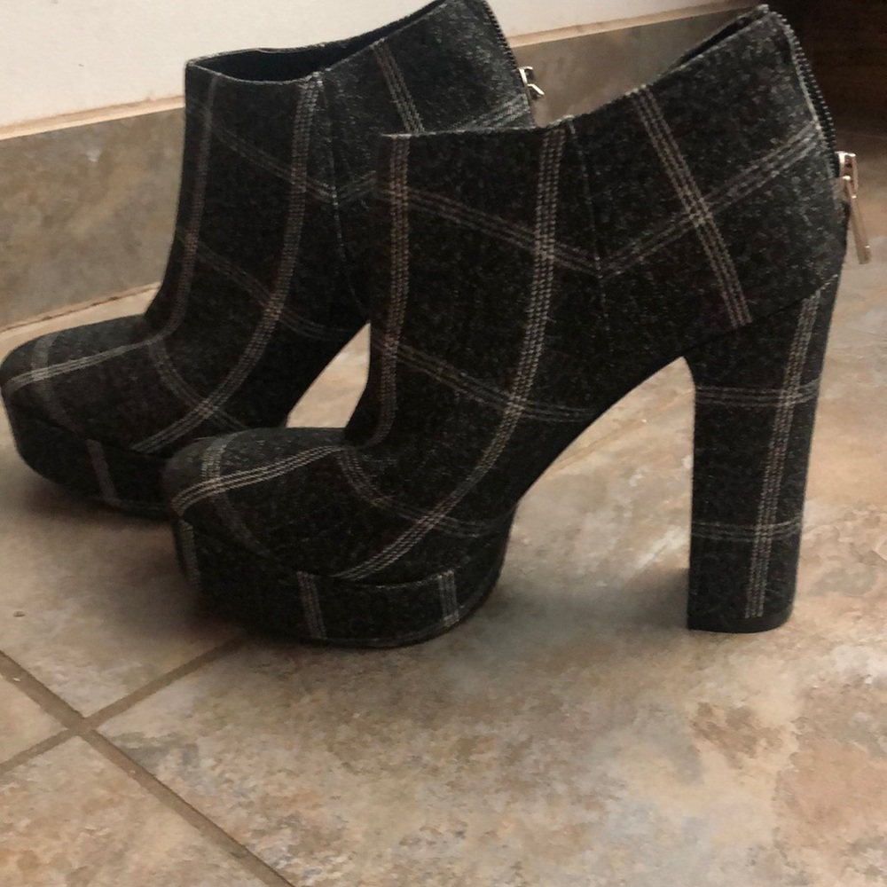 Beautiful Jessica Simpson platform ankle booties …